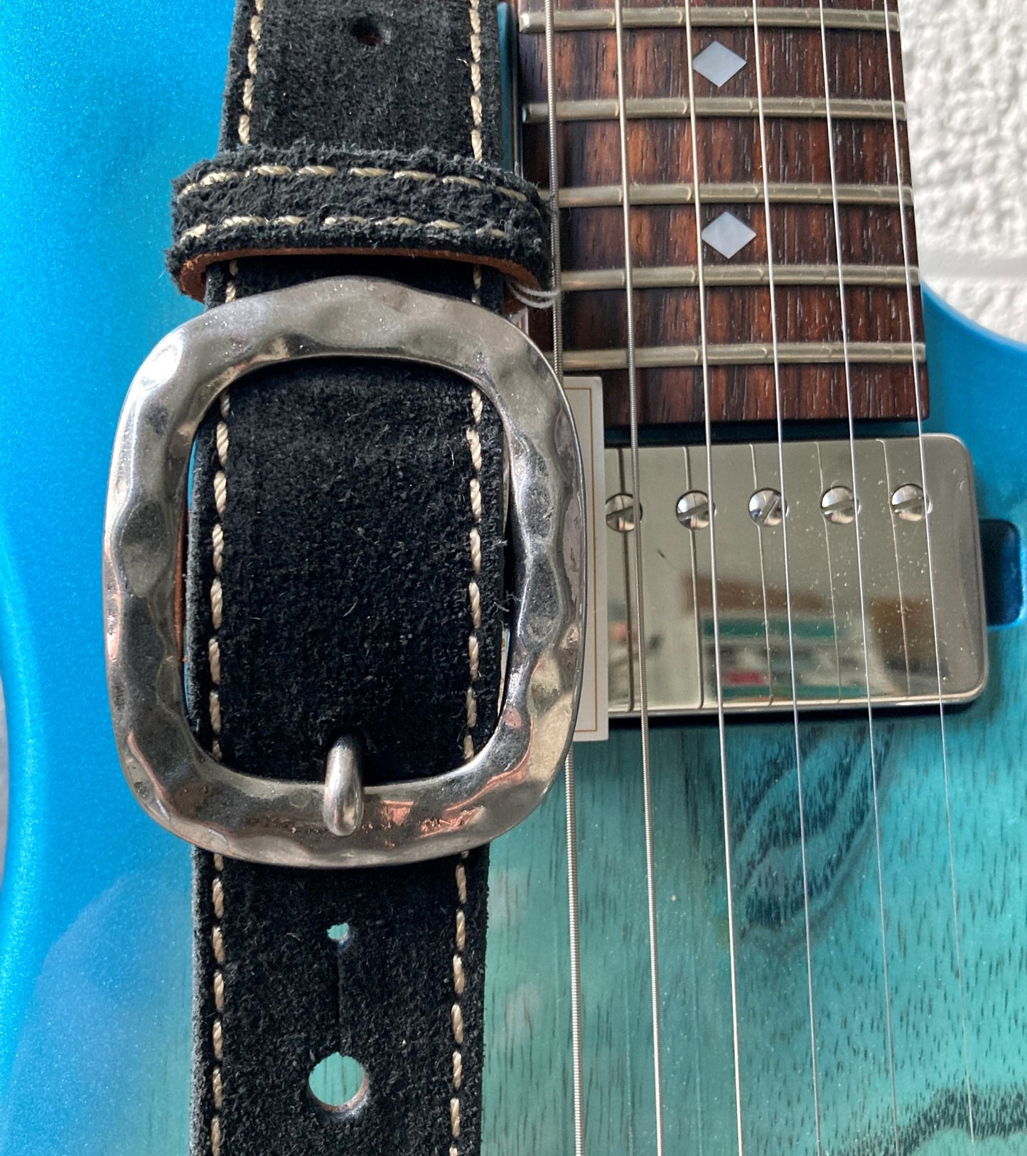 KAMINARI Velour Leather Strap Black on guitar