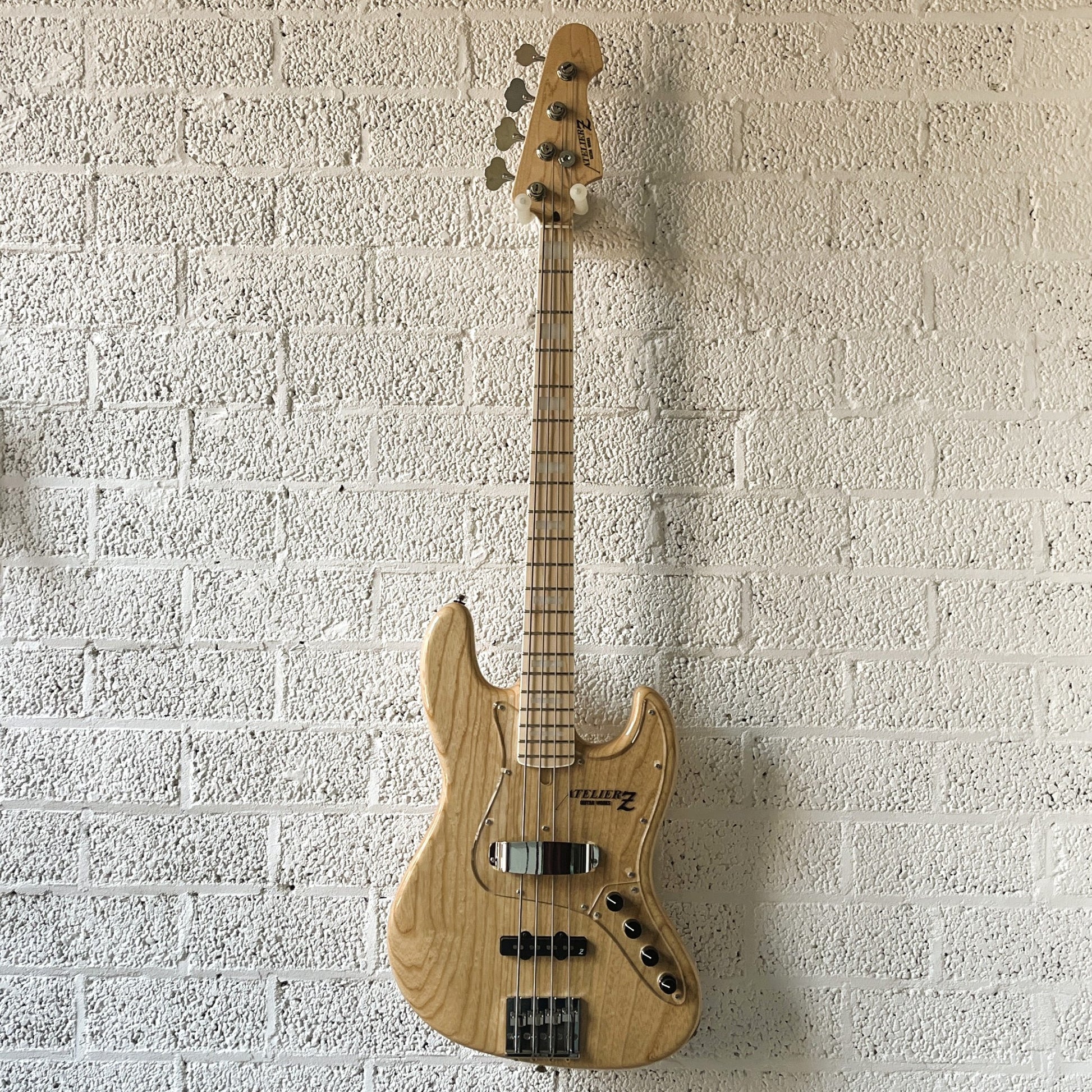 atelier z m245 natural hand-built japanese 4-string active bass