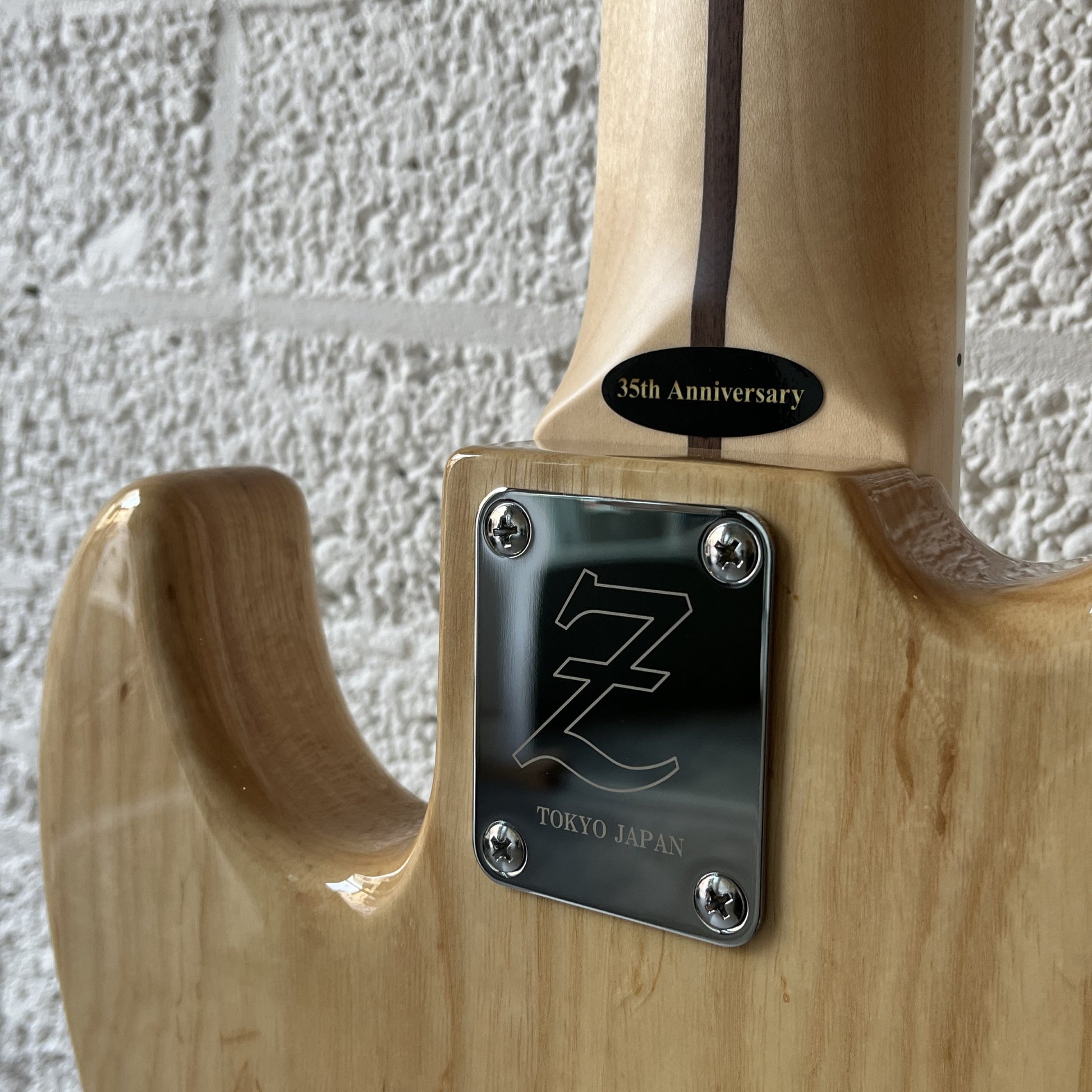 atelier z m265 natural hand-built japanese 5-string active bass neck plate