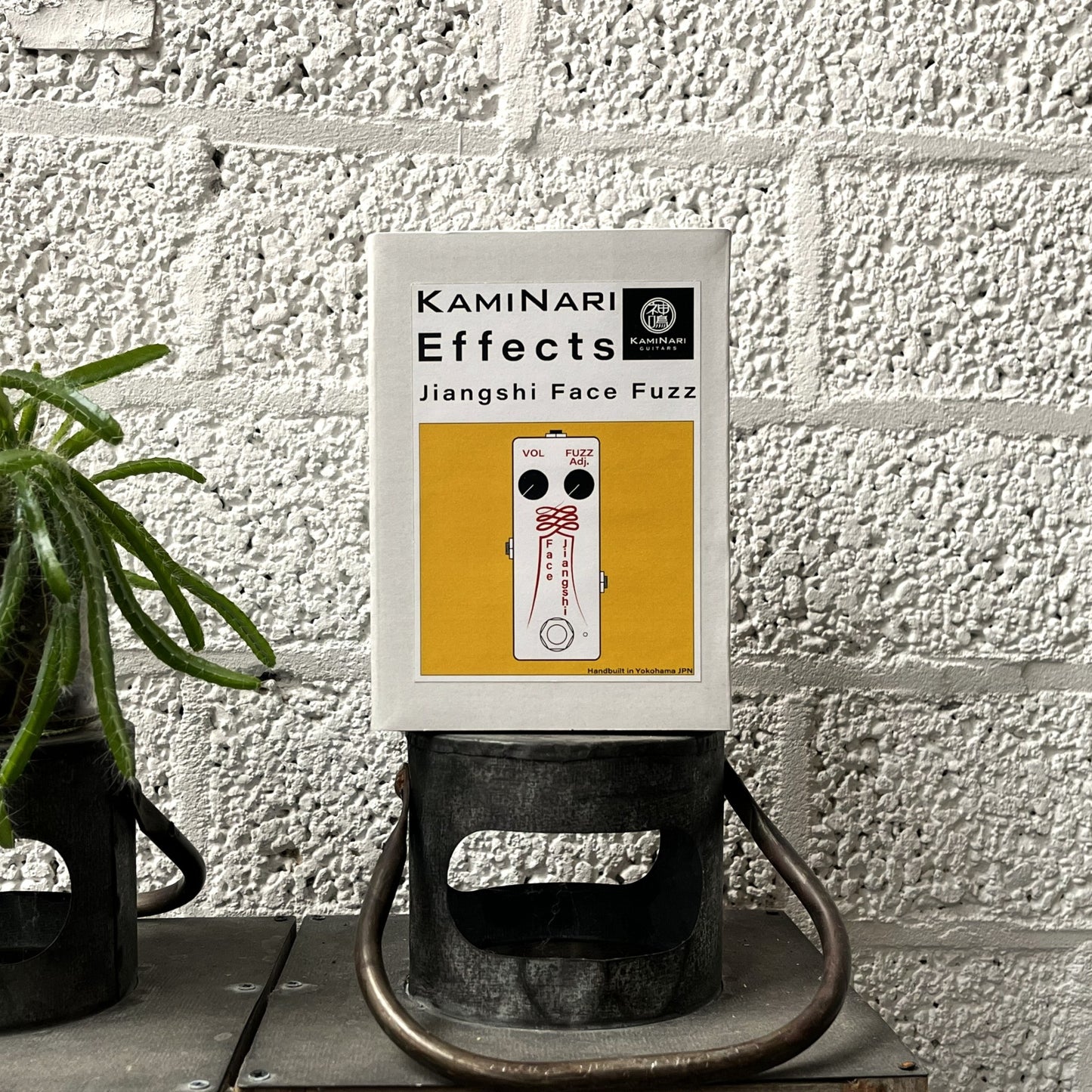 kaminari jiangshi face fuzz pedal packaging