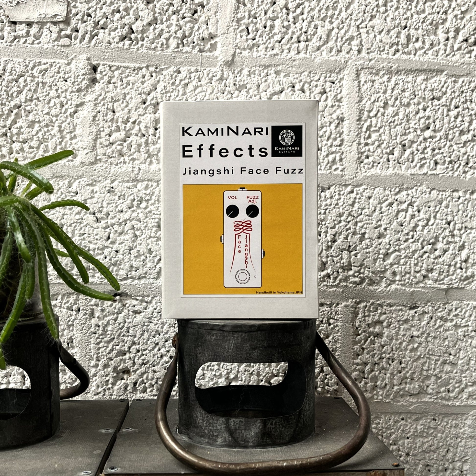 kaminari jiangshi face fuzz pedal packaging