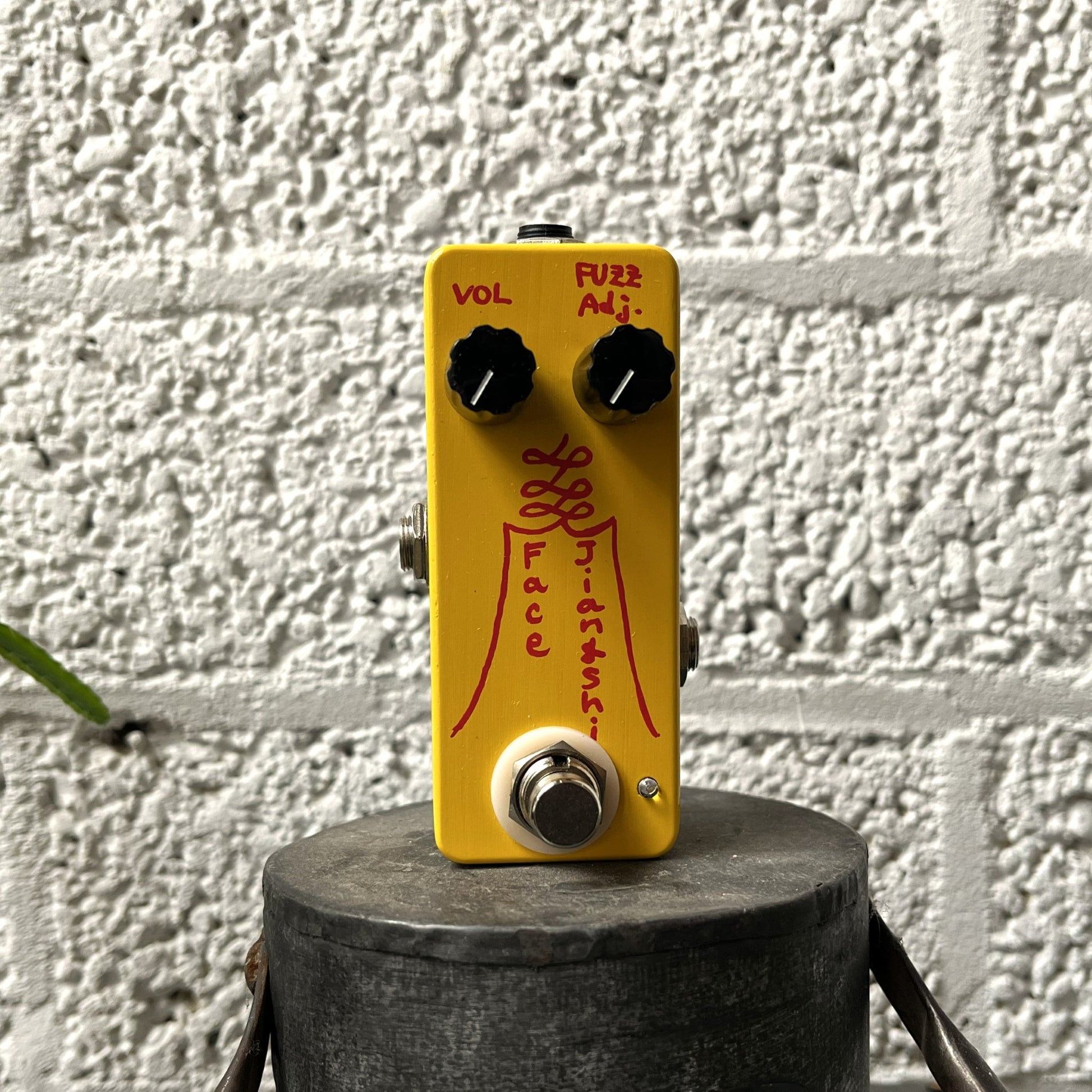 kaminari jiangshi face fuzz pedal – hand-built silicon fuzz with vintage tone