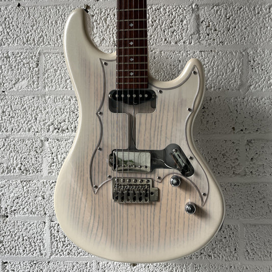 kaminari liquid electric guitar metallic white burst body closeup