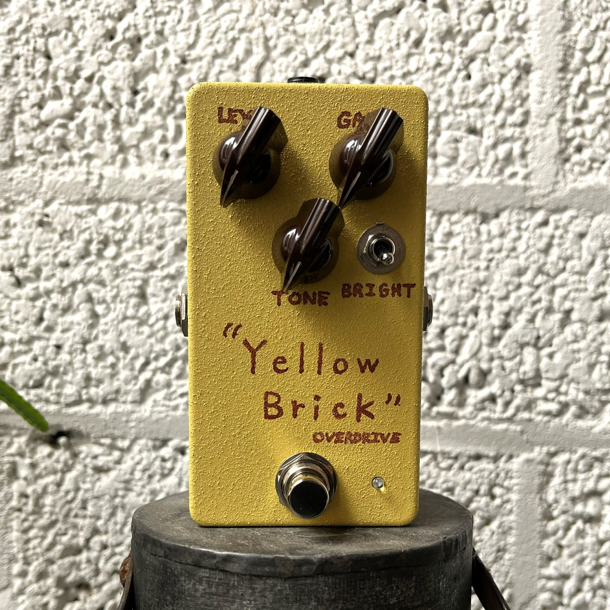 kaminari yellow brick overdrive pedal – bright and articulate boutique drive